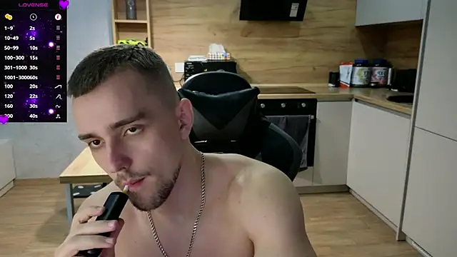 Snapshot of Larstar01 chatting on March 7, 7:16 pm Larstar01 online show from March 7, 7:16 pm