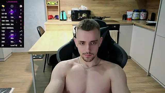 Snapshot of Larstar01 chatting on March 21, 1:34 am Larstar01 online show from March 21, 1:34 am