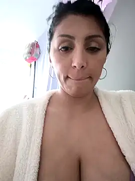 tiffani  love online show from November 4, 6:18 pm