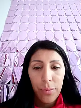 Snapshot of tiffani__love chatting on April 5, 4:48 pm tiffani love online show from April 5, 4:48 pm