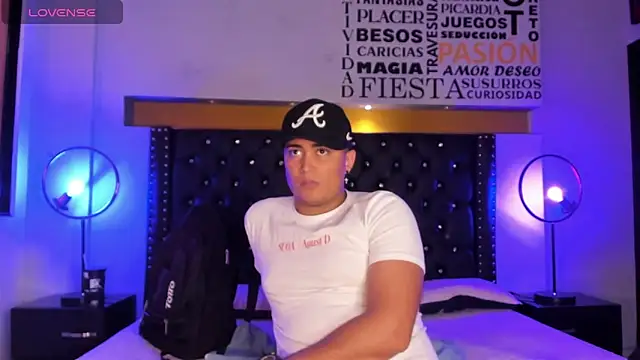 Snapshot of Angel_Brown1_ chatting on December 2, 7:38 pm Angel Brown1 online show from December 2, 7:38 pm