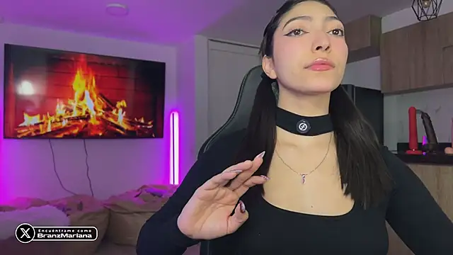 MarianaBranzz online show from April 11, 9:52 pm