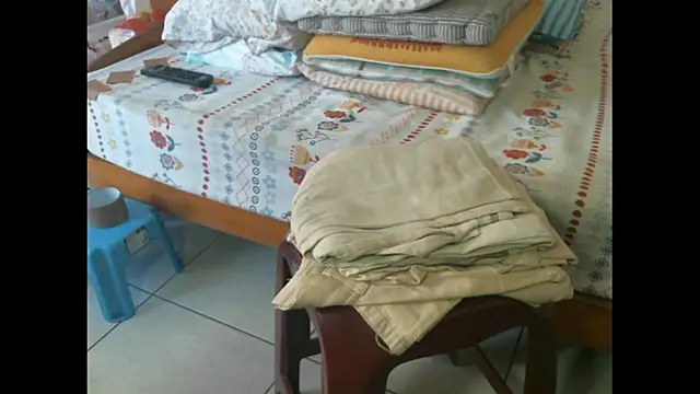 Snapshot of triangle0623 chatting on August 3, 9:04 am triangle0623 online show from August 3, 9:04 am