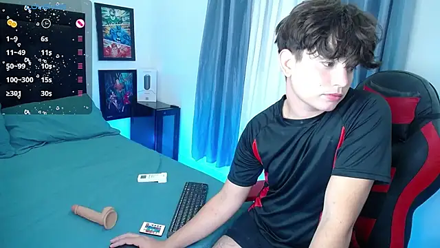 Snapshot of andyboy- chatting on December 4, 11:24 pm andyboy- online show from December 4, 11:24 pm