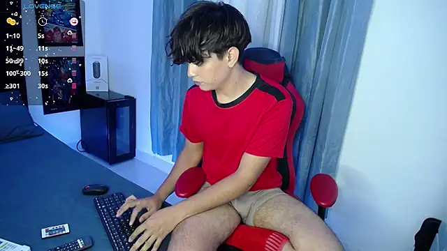 Snapshot of andyboy- chatting on December 15, 2:19 am andyboy- online show from December 15, 2:19 am