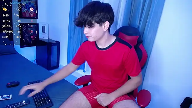 Snapshot of andyboy- chatting on December 18, 11:40 pm andyboy- online show from December 18, 11:40 pm