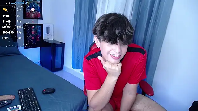 Snapshot of andyboy- chatting on December 19, 2:45 am andyboy- online show from December 19, 2:45 am