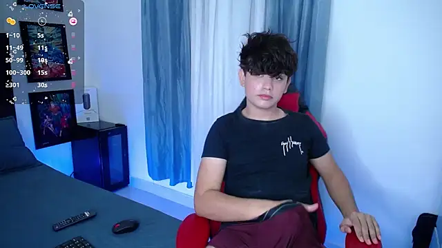 Snapshot of andyboy- chatting on December 21, 1:58 am andyboy- online show from December 21, 1:58 am