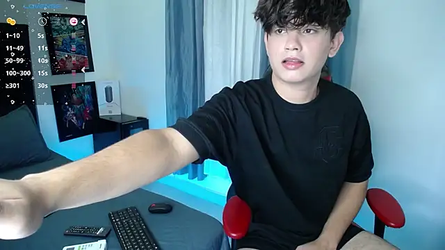 Snapshot of andyboy- chatting on December 26, 11:24 pm andyboy- online show from December 26, 11:24 pm