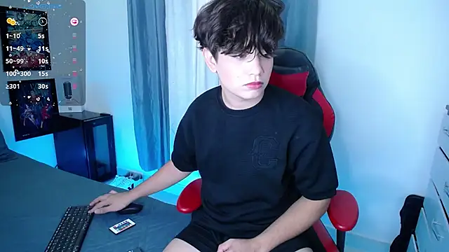 Snapshot of andyboy- chatting on January 9, 10:09 pm andyboy- online show from January 9, 10:09 pm