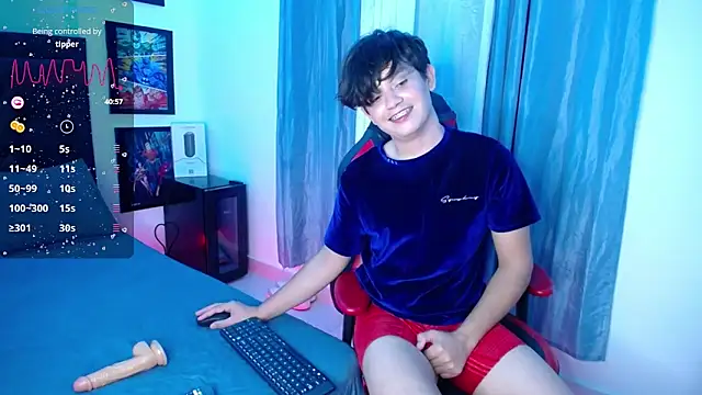 Snapshot of andyboy- chatting on January 19, 3:39 am andyboy- online show from January 19, 3:39 am