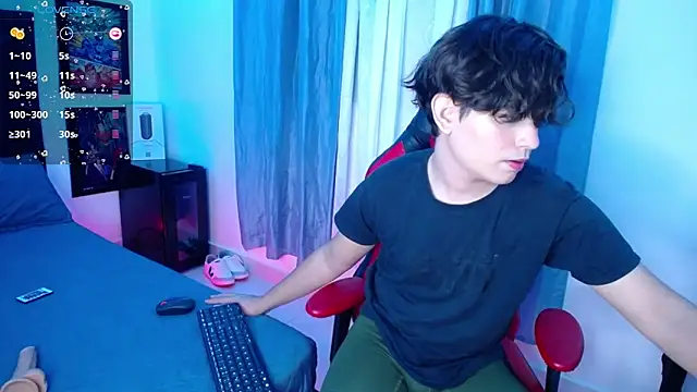 Snapshot of andyboy- chatting on January 20, 12:46 am andyboy- online show from January 20, 12:46 am