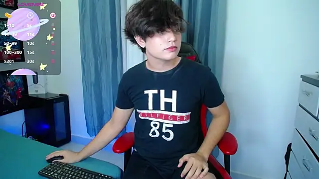 Snapshot of andyboy- chatting on February 25, 2:25 am andyboy- online show from February 25, 2:25 am