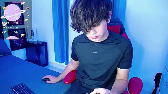 Snapshot of andyboy- chatting on March 6, 12:32 am andyboy- online show from March 6, 12:32 am