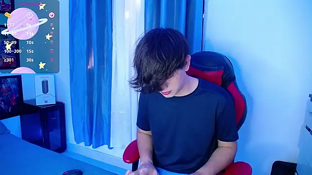 Snapshot of andyboy- chatting on March 9, 9:46 pm andyboy- online show from March 9, 9:46 pm