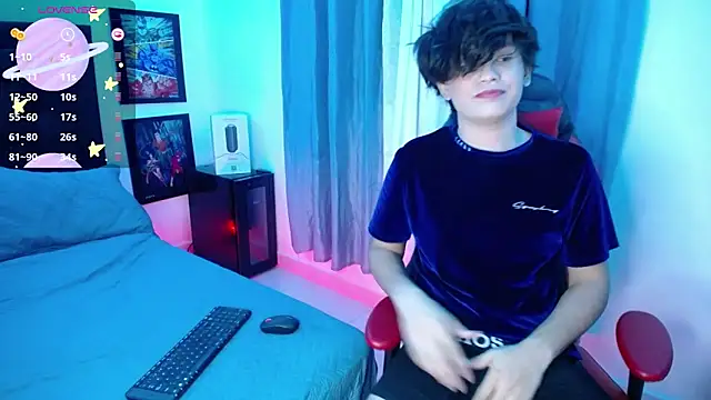 Snapshot of andyboy- chatting on March 23, 12:36 am andyboy- online show from March 23, 12:36 am