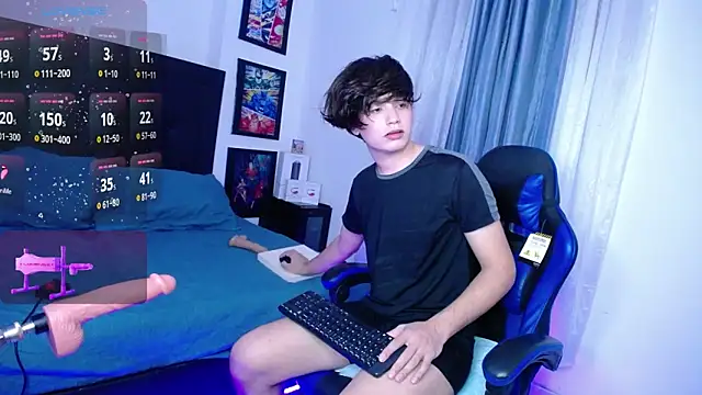 Snapshot of andyboy- chatting on October 6, 11:02 pm andyboy- online show from October 6, 11:02 pm