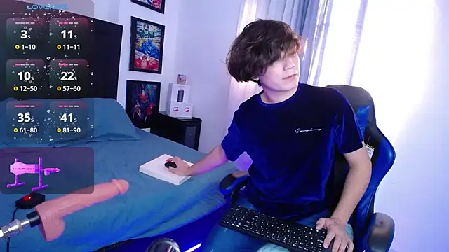 Snapshot of andyboy- chatting on October 7, 10:07 pm andyboy- online show from October 7, 10:07 pm