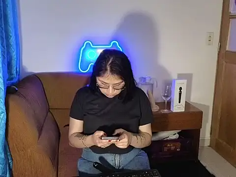 Caroll Luna online show from December 2, 1:25 am