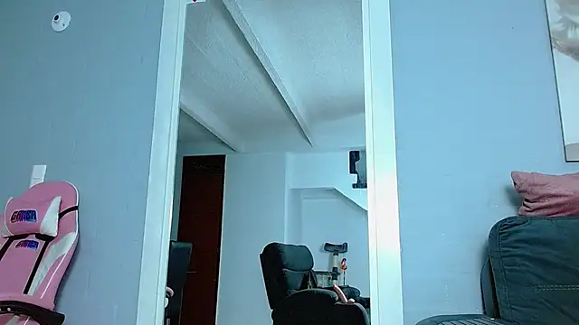 Snapshot of rousebonnett chatting on December 13, 10:02 pm rousebonnett online show from December 13, 10:02 pm