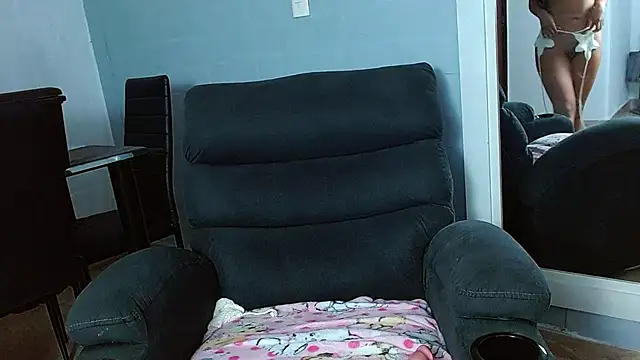 Snapshot of rousebonnett chatting on January 14, 10:12 pm rousebonnett online show from January 14, 10:12 pm