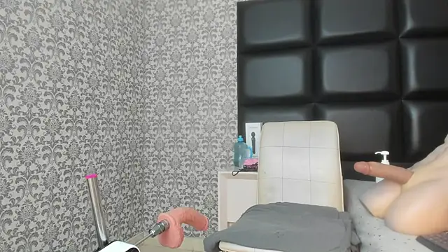 Snapshot of mature_dollyy chatting on April 22, 12:39 pm mature dollyy online show from April 22, 12:39 pm