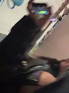 Snapshot of Gin4Cole chatting on February 20, 1:36 am Gin4Cole online show from February 20, 1:36 am