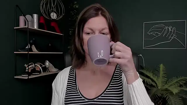 VivianWILD online show from November 22, 8:13 am