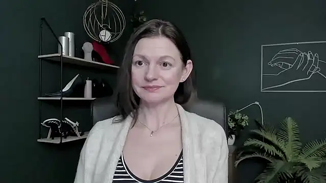 VivianWILD online show from February 10, 7:07 pm