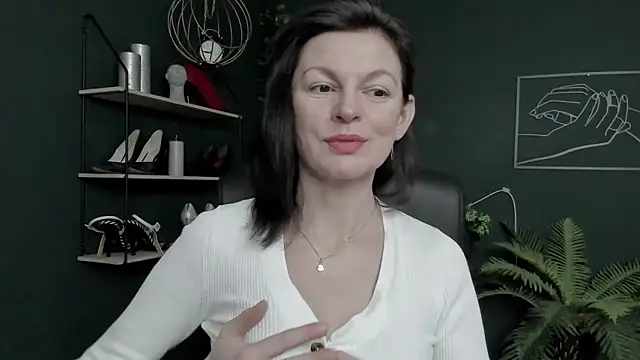 VivianWILD online show from February 26, 7:40 am