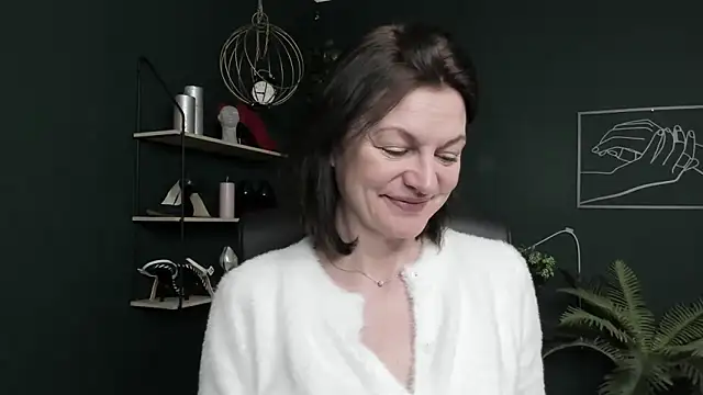 Snapshot of VivianWILD chatting on April 13, 5:46 am VivianWILD online show from April 13, 5:46 am
