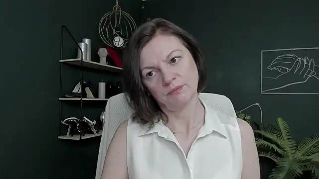Snapshot of VivianWILD chatting on April 17, 6:38 am VivianWILD online show from April 17, 6:38 am