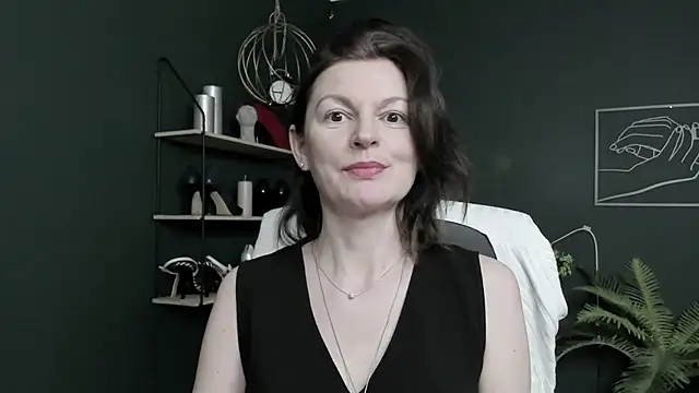 Snapshot of VivianWILD chatting on April 21, 5:58 am VivianWILD online show from April 21, 5:58 am