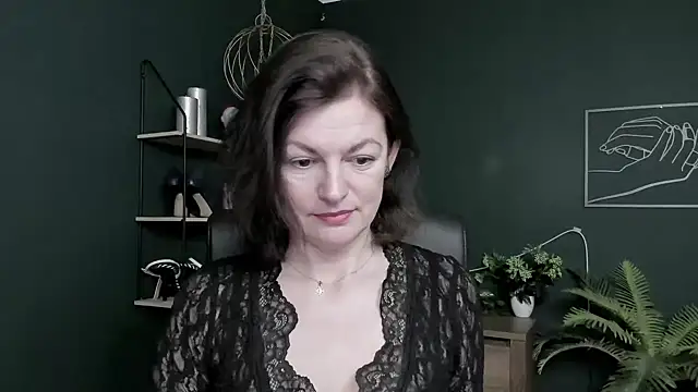 Snapshot of VivianWILD chatting on April 27, 6:33 am VivianWILD online show from April 27, 6:33 am