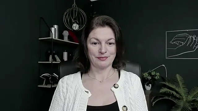 Snapshot of VivianWILD chatting on April 30, 6:42 am VivianWILD online show from April 30, 6:42 am