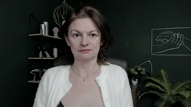 Snapshot of VivianWILD chatting on May 12, 5:48 am VivianWILD online show from May 12, 5:48 am