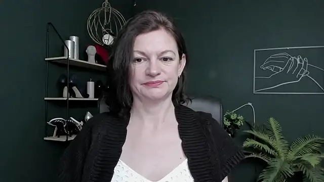 Snapshot of VivianWILD chatting on May 15, 6:31 am VivianWILD online show from May 15, 6:31 am