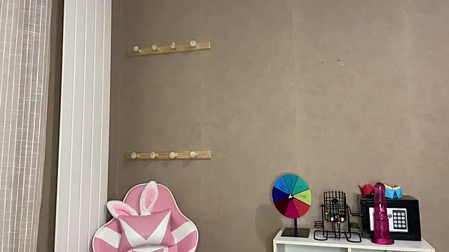 lucie mehott online show from October 4, 7:01 pm