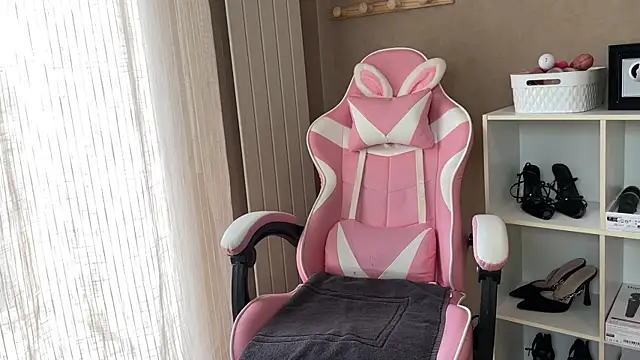 lucie mehott online show from November 30, 9:57 am