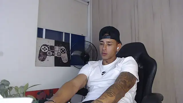 felipelopezz23 online show from May 16, 10:36 am