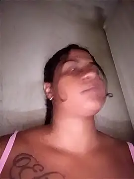 Snapshot of Giselabrunette25 chatting on January 17, 1:10 am Giselabrunette25 online show from January 17, 1:10 am