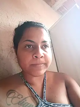 Snapshot of Giselabrunette25 chatting on February 10, 4:44 pm Giselabrunette25 online show from February 10, 4:44 pm