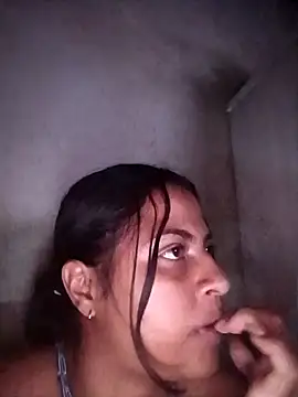 Snapshot of Giselabrunette25 chatting on February 18, 1:45 am Giselabrunette25 online show from February 18, 1:45 am