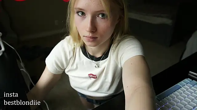 Snapshot of bestblonde chatting on March 15, 5:26 pm bestblonde online show from March 15, 5:26 pm