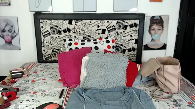 Rihana14 online show from April 13, 9:31 pm