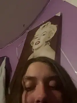 Snapshot of itzcheyduh chatting on October 16, 3:07 am itzcheyduh online show from October 16, 3:07 am