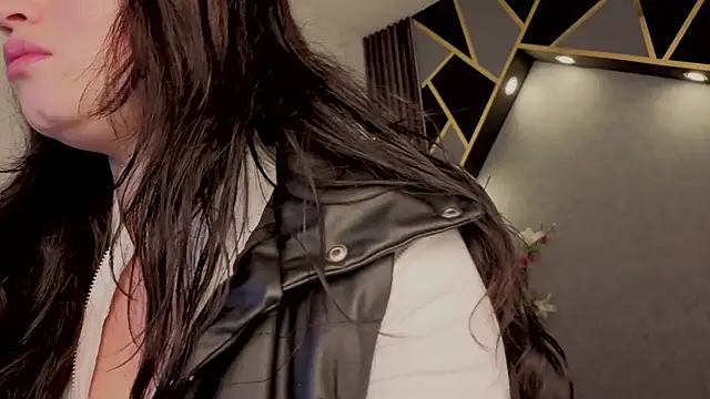 almma shy online show from September 12, 1:11 pm