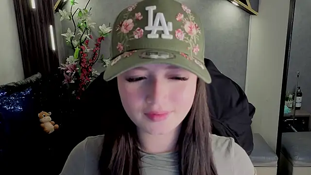 almma shy online show from September 25, 1:48 pm