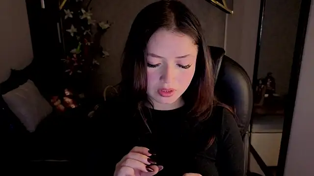 almma shy online show from November 20, 1:33 pm