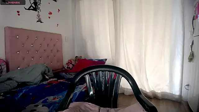 Snapshot of Kloy__sech- chatting on February 17, 2:15 pm Kloy sech- online show from February 17, 2:15 pm